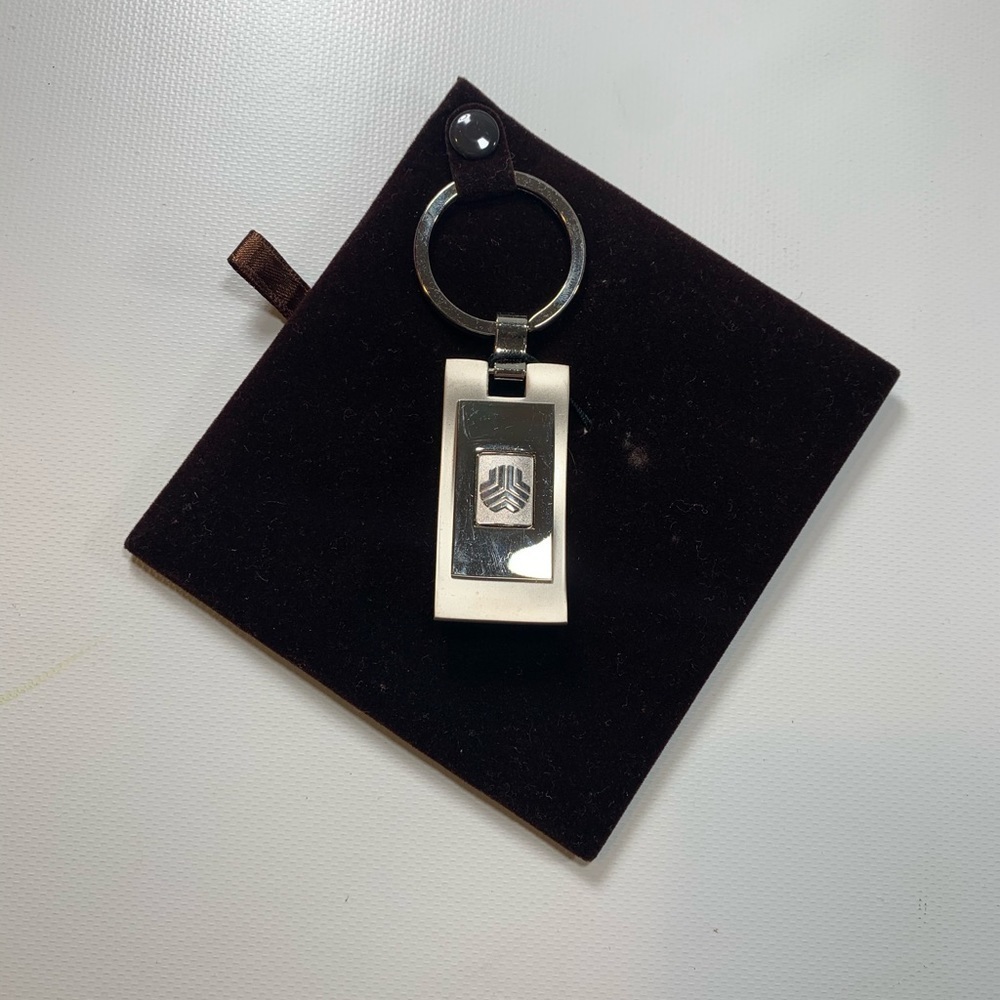 Key Chain Silver in Box - Picture 2 of 8